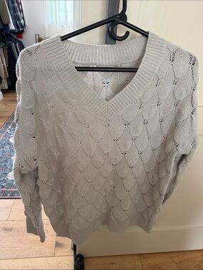 Light Gray V-Neck Knit Sweater — Classic Scallop Stitch